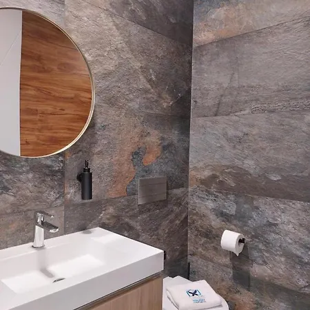 Liris アパート ナザレ