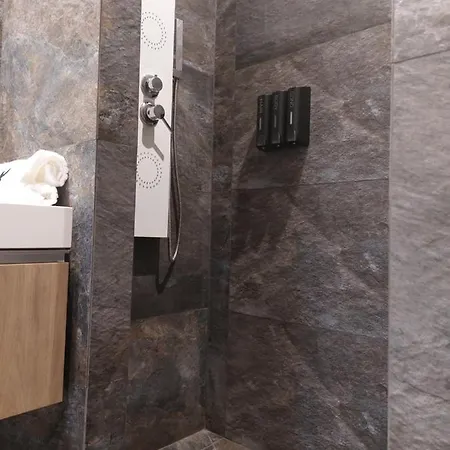 Liris アパート ナザレ